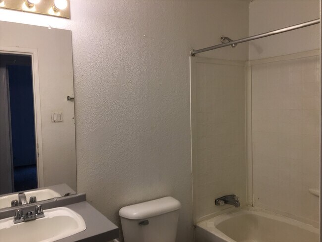 Photo - 11810 Greenglen Dr