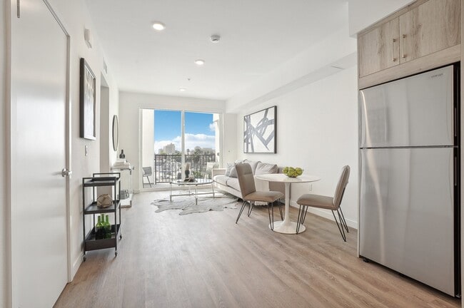 Alvarado - 222 N Alvarado St-008 - Alvarado House