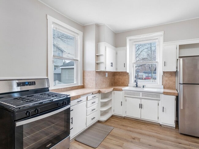 Building Photo - Newly Upgraded Duplex Unit for Rent – Modern Kitchen & Bathroom | Gloucester, NJ