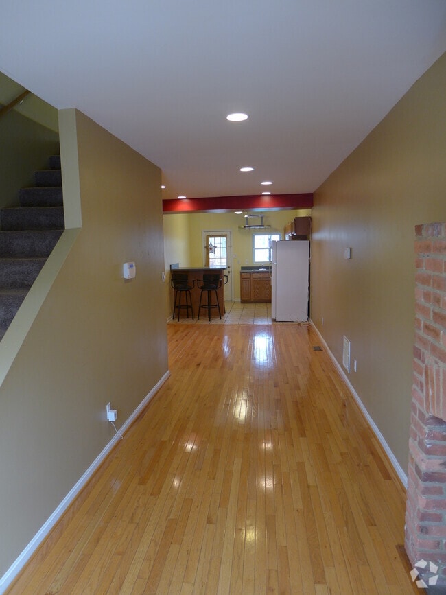 Building Photo - 121 S Conkling St Rental