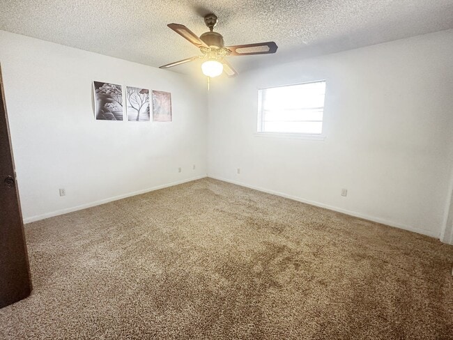 Photo - 1406 N Tasker Dr