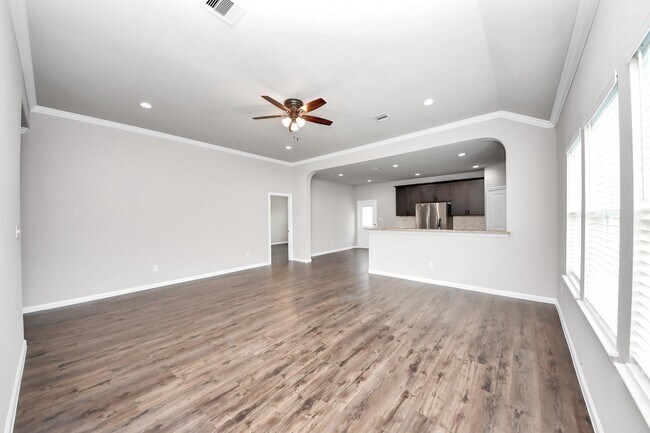 314 Carlos Leal Dr