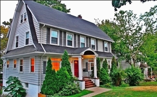 Building Photo - 821 Bloomfield Ave Unit 2