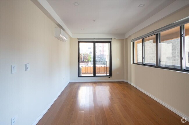 Building Photo - 402 W 50th St Unit 3R Rental