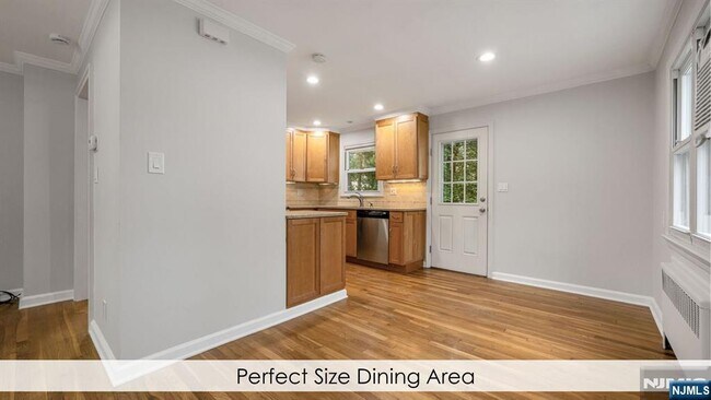 Photo - 464 Dorchester Rd