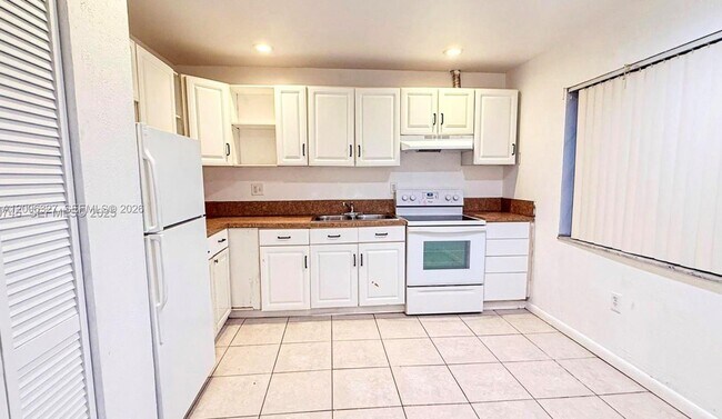 Photo - 5100 SW 41st St Unit 115