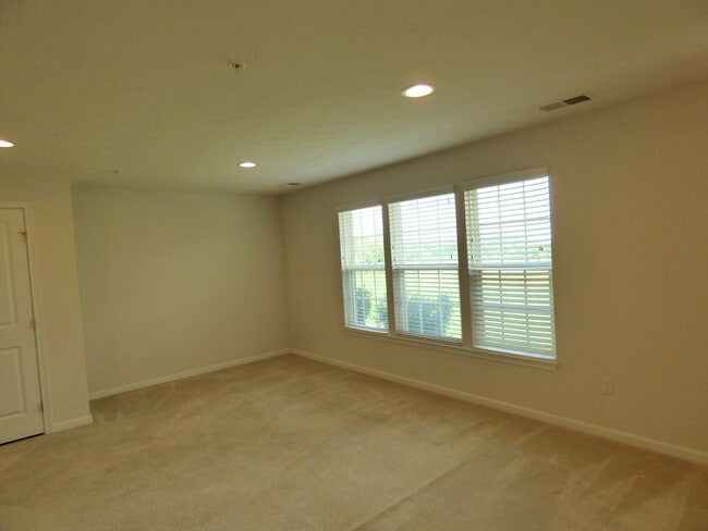 Photo - 2703 Pointe View Dr
