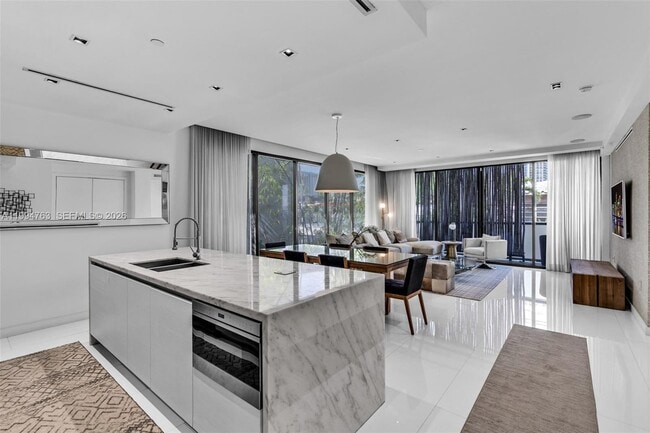 Photo - 350 Meridian Ave Unidad 202