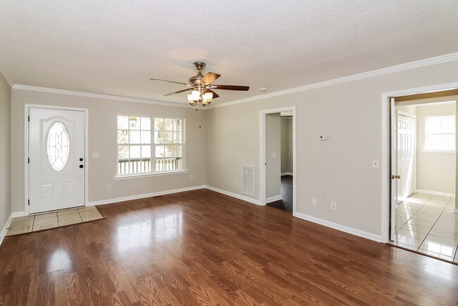 Photo - 156 Cook Rd NW