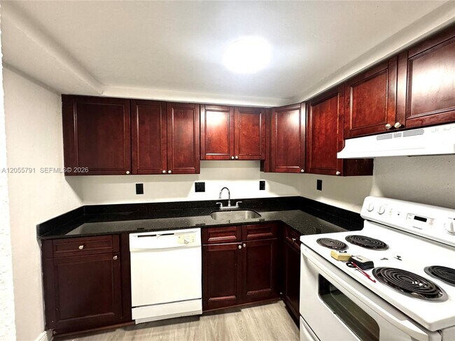 Photo - 1525 NE 135th St Unit 03