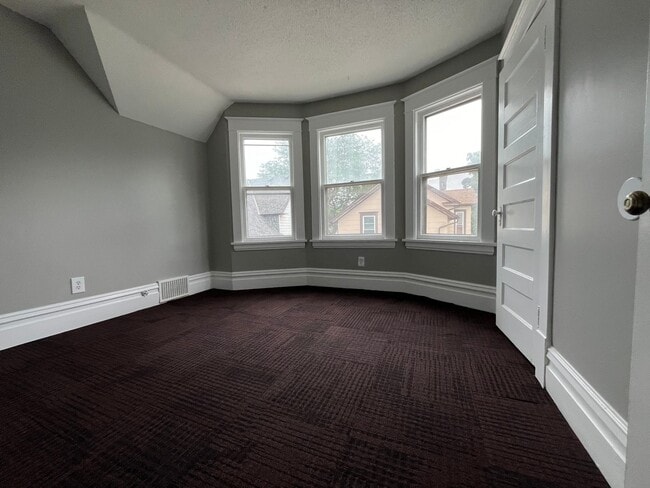 Photo - Amazing 3 Bedroom 1 Bathroom Home in West St. Paul