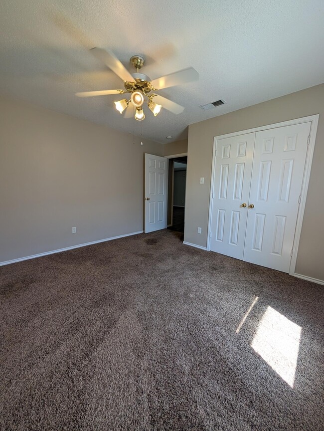 Photo - 10606 Belton Av.