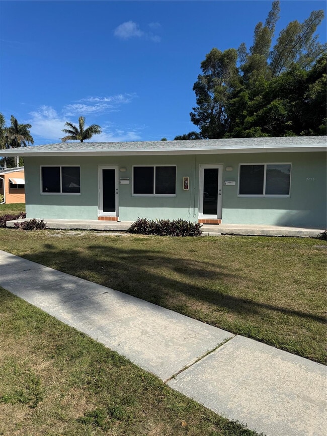 Building Photo - 2025 N 16th Ave Unit 2