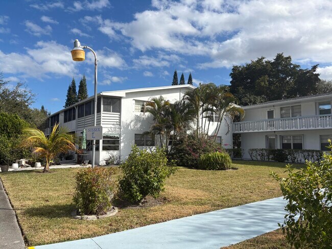 Photo - 239 Sussex L