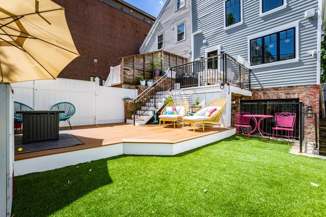 Building Photo - 452 W 4th St Unit 452 Rental