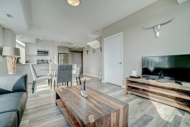 Photo - 1140 Wellington St. W Unit ID1222986P