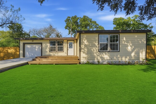 Photo - 2614 28th Ave N