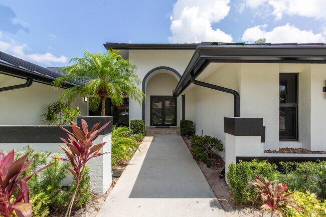 2281 Seaford Dr