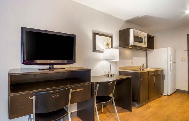 Photo - Furnished Studio-Charleston - Ashley Phosp...