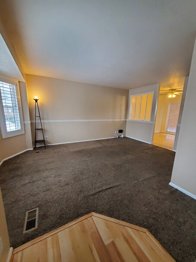 1020 E 1275 N