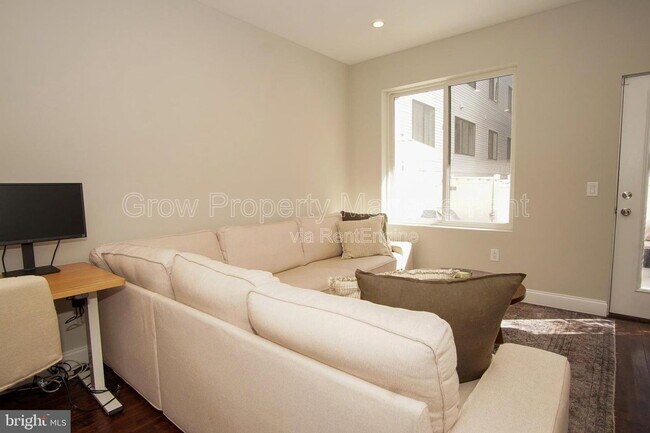 Photo - 1616 Cambridge St