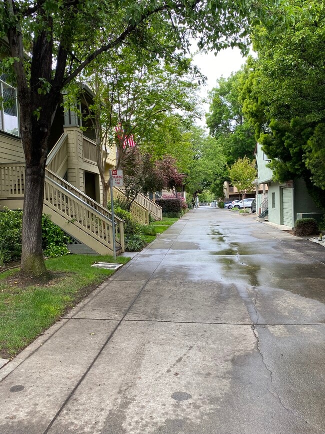 Building Photo - 1240 Kondos Ave Unit kondos