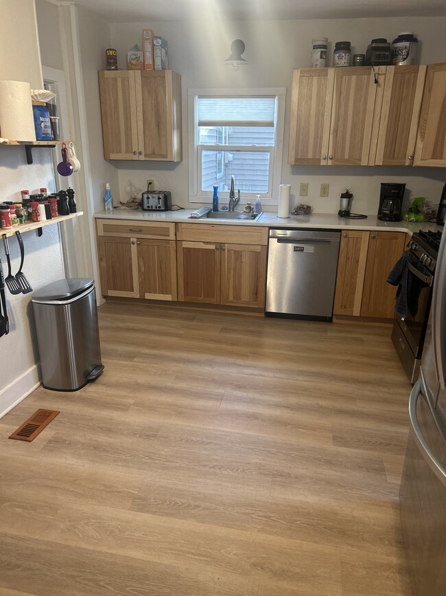 New kitchen with microwave and dishwasher - 518 N 4th St House