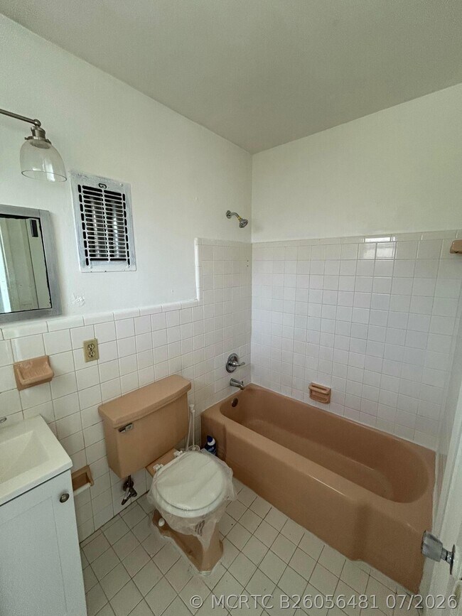 5881 NE 18th Ave Unidad 2