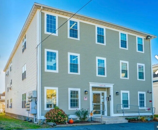 Building Photo - 111 Main St Unit 3 Rental