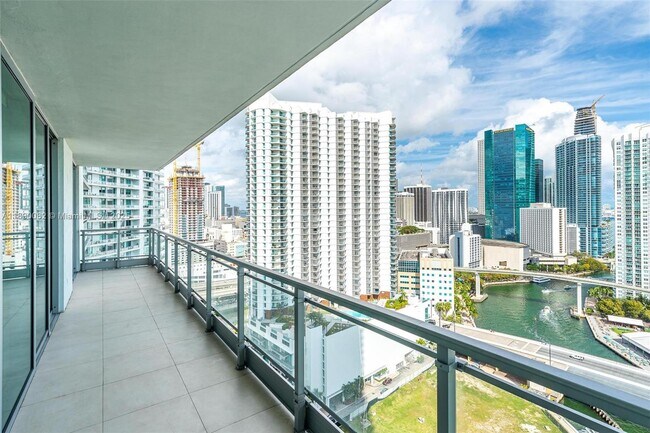 Photo - 92 SW 3rd St Unidad 2712