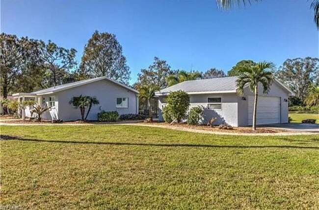Building Photo - Country Living Pool Home! 3 bed 2 bath, pr...