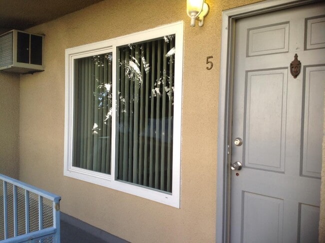 Photo - 703 E California Blvd Unidad 4