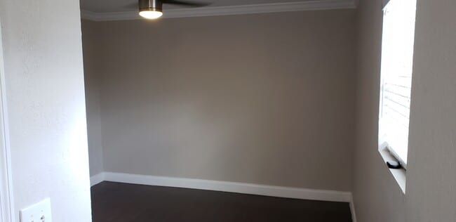 Building Photo - 1511 Grayson Dr Unit 2