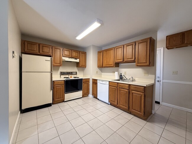 Building Photo - 19 Maple Ave Unit 3