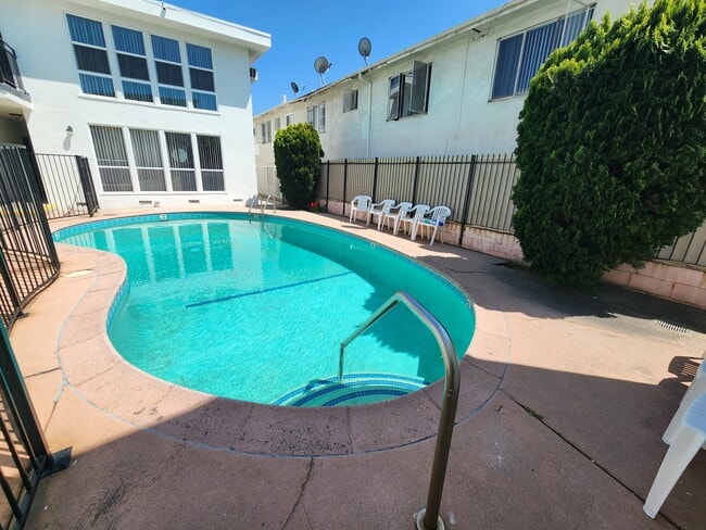Photo - 1732 N Harvard Blvd Unit 106