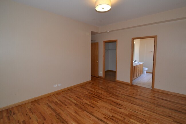 Pet Friendly 3 Bed 2 Bath Top Floor Unit - Pet Friendly 3 Bed 2 Bath Top Floor Unit Unit 974 - 3