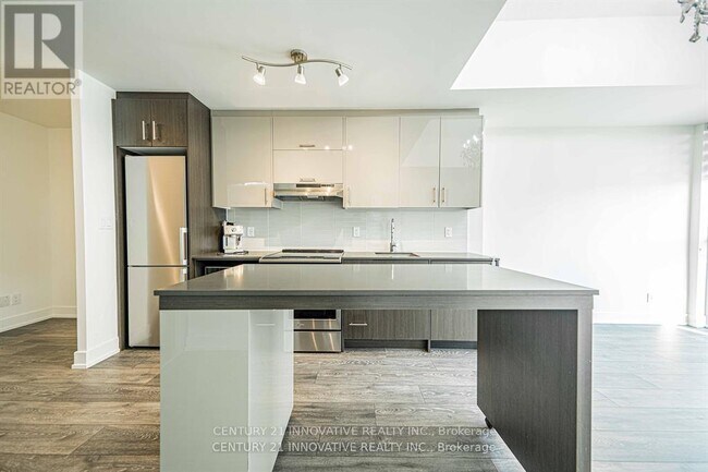 Photo - 180 Fairview Mall Dr Unit 517