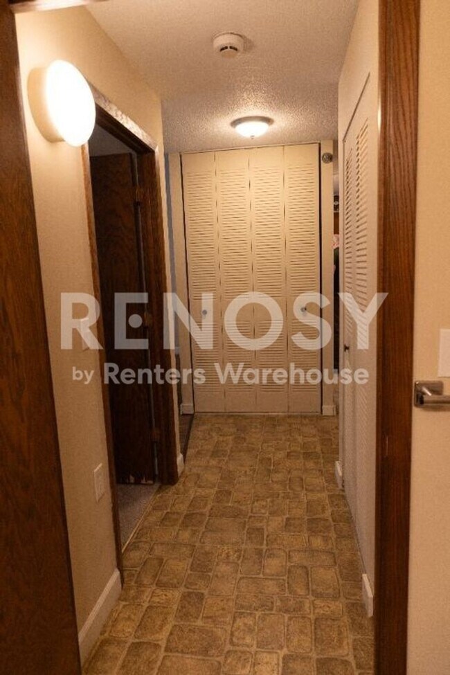 Photo - Available Now Spacious 1 bedroom 1 bath lower level Condo in Richfield -- 55+