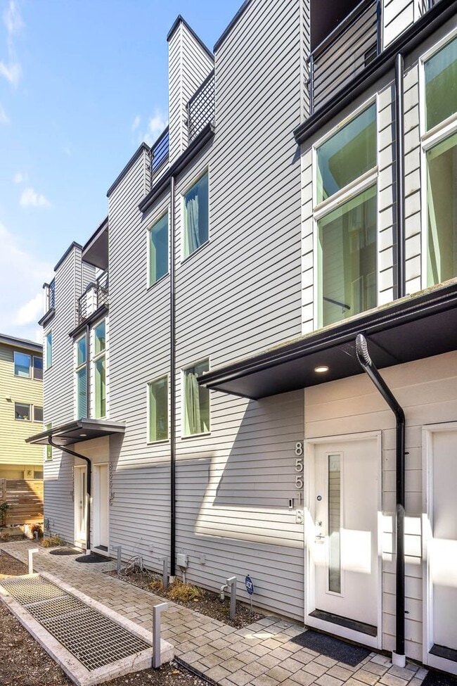 Building Photo - 8551B Midvale Ave N Rental