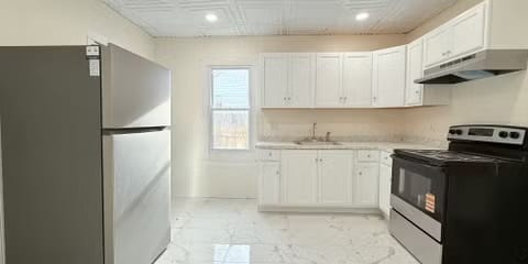 Building Photo - 210 Center Ave