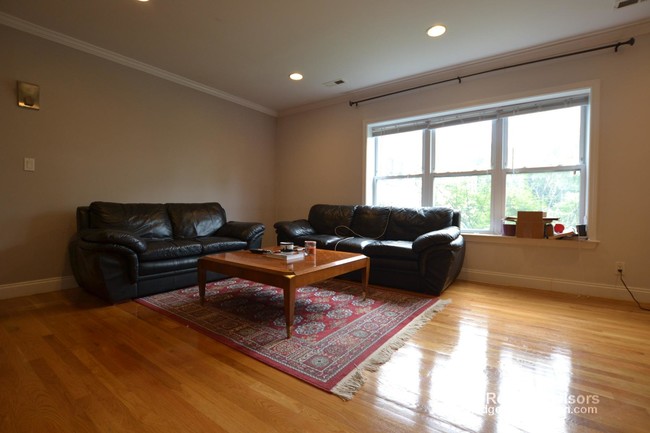 Photo - 176 Newton St Apartments Unit 3