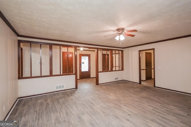 Photo - 2245 Pinewood Dr