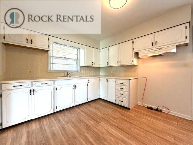 Photo - Fresh 2 Bed with Bonus Room on 17th