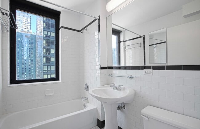 Photo - 420 W 42nd St