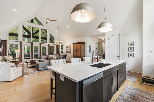 Photo - PARK FLEX STAYS-Peaceful 3 Bed, 2 Bath Cou...