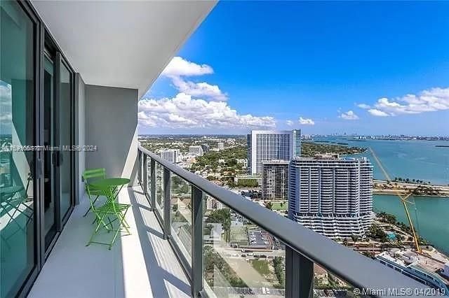 Photo - 501 NE 31st St