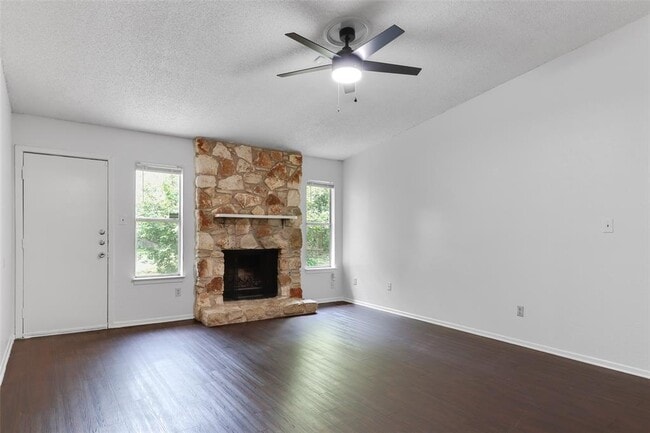 Photo - 656 Mairo St