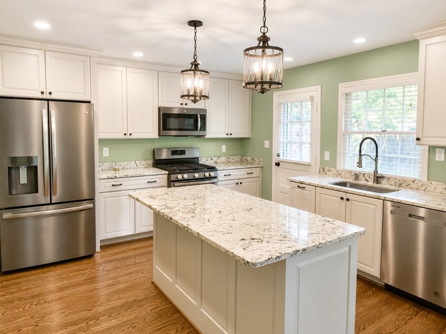 Photo - 1601 Lynn Way