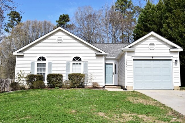 Building Photo - Cute Ranch Style Home - Fenced Yard