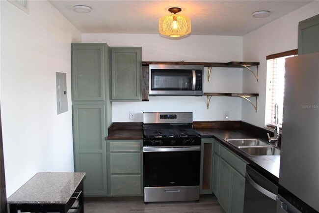 Photo - 1100 Martinique Dr Unidad 203